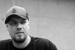 Öris feat. Marke & Sebbe - Nöjd