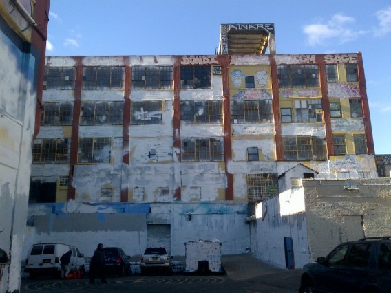 5pointz_white2